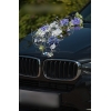 Hochzeitsauto Dekoration lila Blumen in blauem Rattan