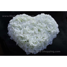 Großes Creme Herz aus rosen für Hochzeitsauto