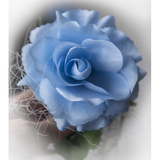 Blaue und weiße Rosen Rattanherzen Autodekoration