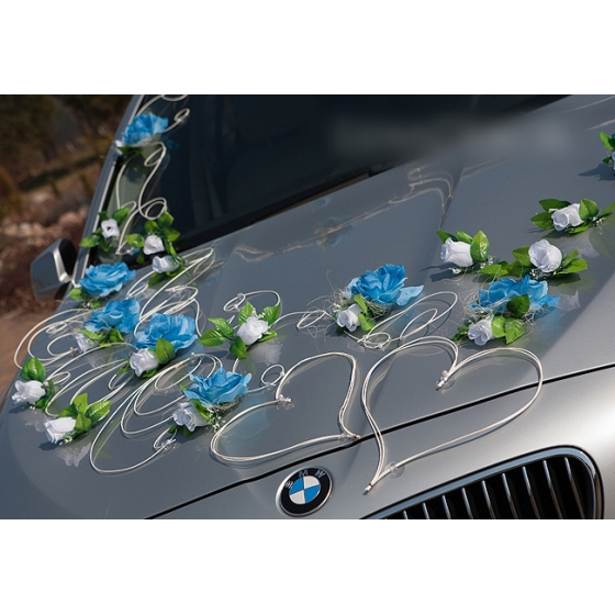 Blaue und weiße Rosen Rattanherzen Autodekoration