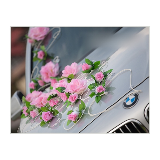 Dekoration für Hochzeitsauto rosa Rosen mit Rattan - Autodeko