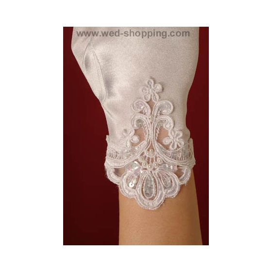 Brauthandschuhe mit Finger und einem Muster auf Chiffon