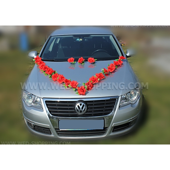 Rote Rosen mit Saugnäpfen für Hochzeitsauto
