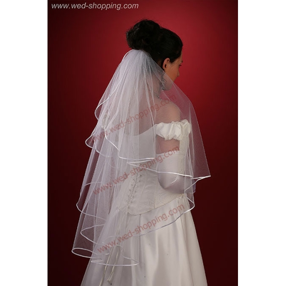 Gesäumter Brautschleier mit einem 90cm Jabot