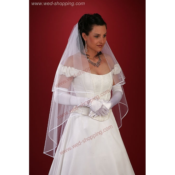 Gesäumter Brautschleier mit einem 110cm Jabot