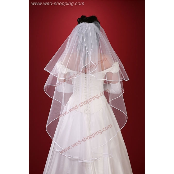 Gesäumter Brautschleier mit einem 110cm Jabot
